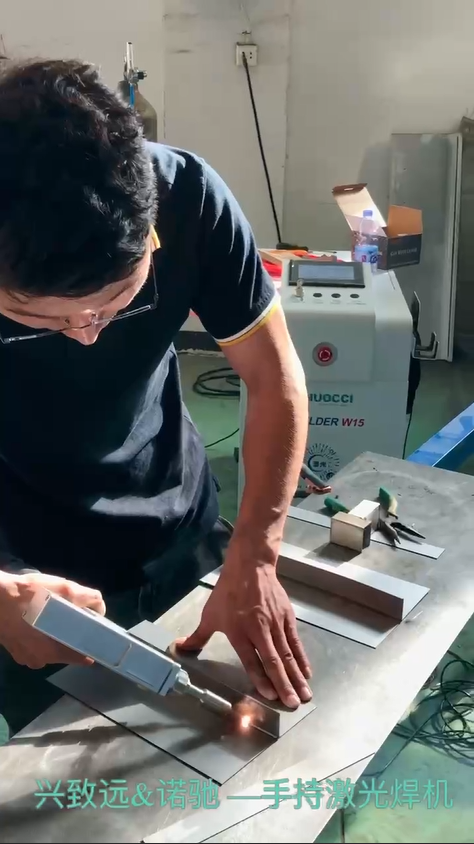 激光機(jī)器人焊接