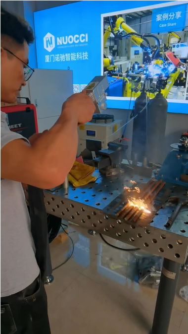 手持激光清洗機