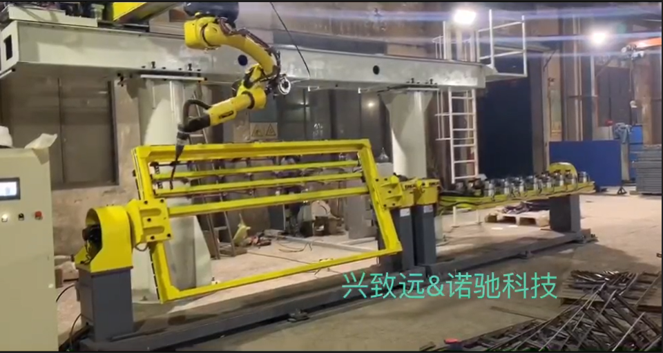 龍門倒掛行走焊接機(jī)器人（托架焊接）